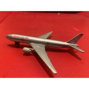 1997 Matchbox Int'l Ltd American Airlines Boeing 777-200 SB041 MetalToy Airplane